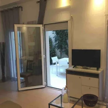 Vive La Playa Y La Noche De Aqui 锡切斯