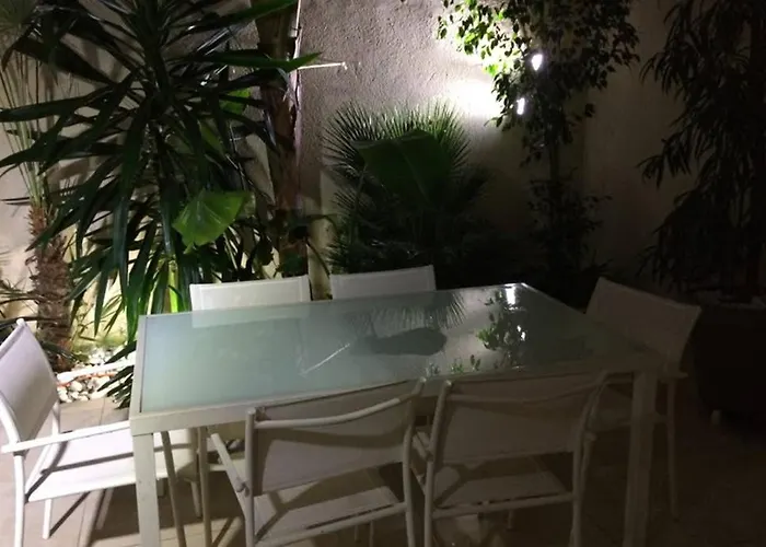 Vive La Playa Y La Noche De Aqui