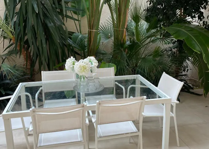 Vive La Playa Y La Noche De Aqui *