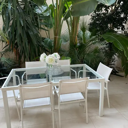 Vive La Playa Y La Noche De Aquí *