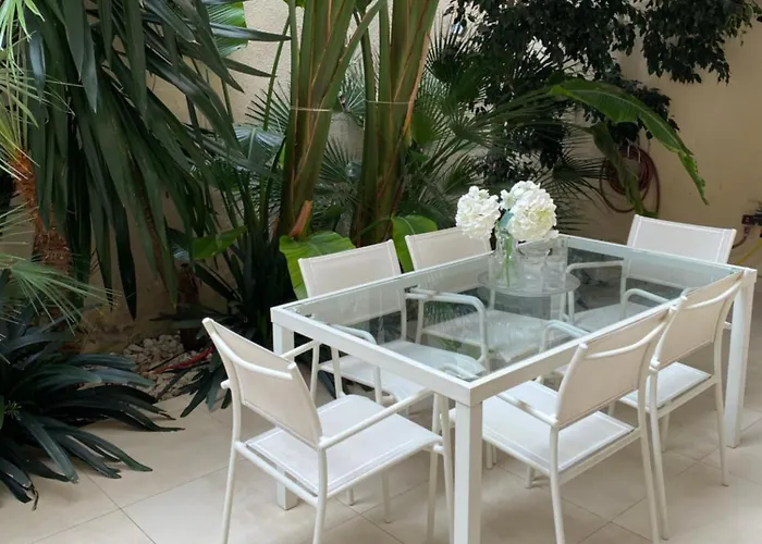 Vive La Playa Y La Noche De Aquí Sitges